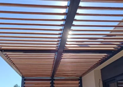 pergola latte en bois chantier bandol